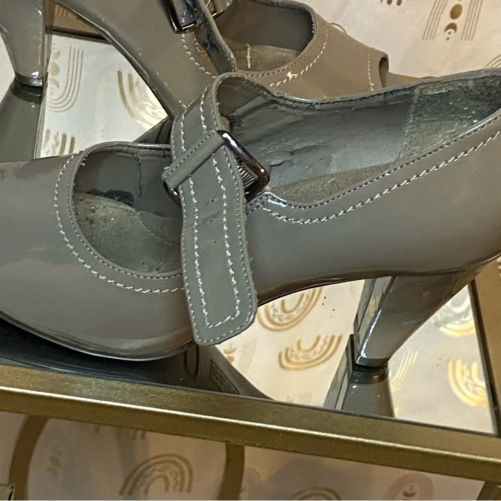 AEROSOLES Gray Heels with Modern Design
